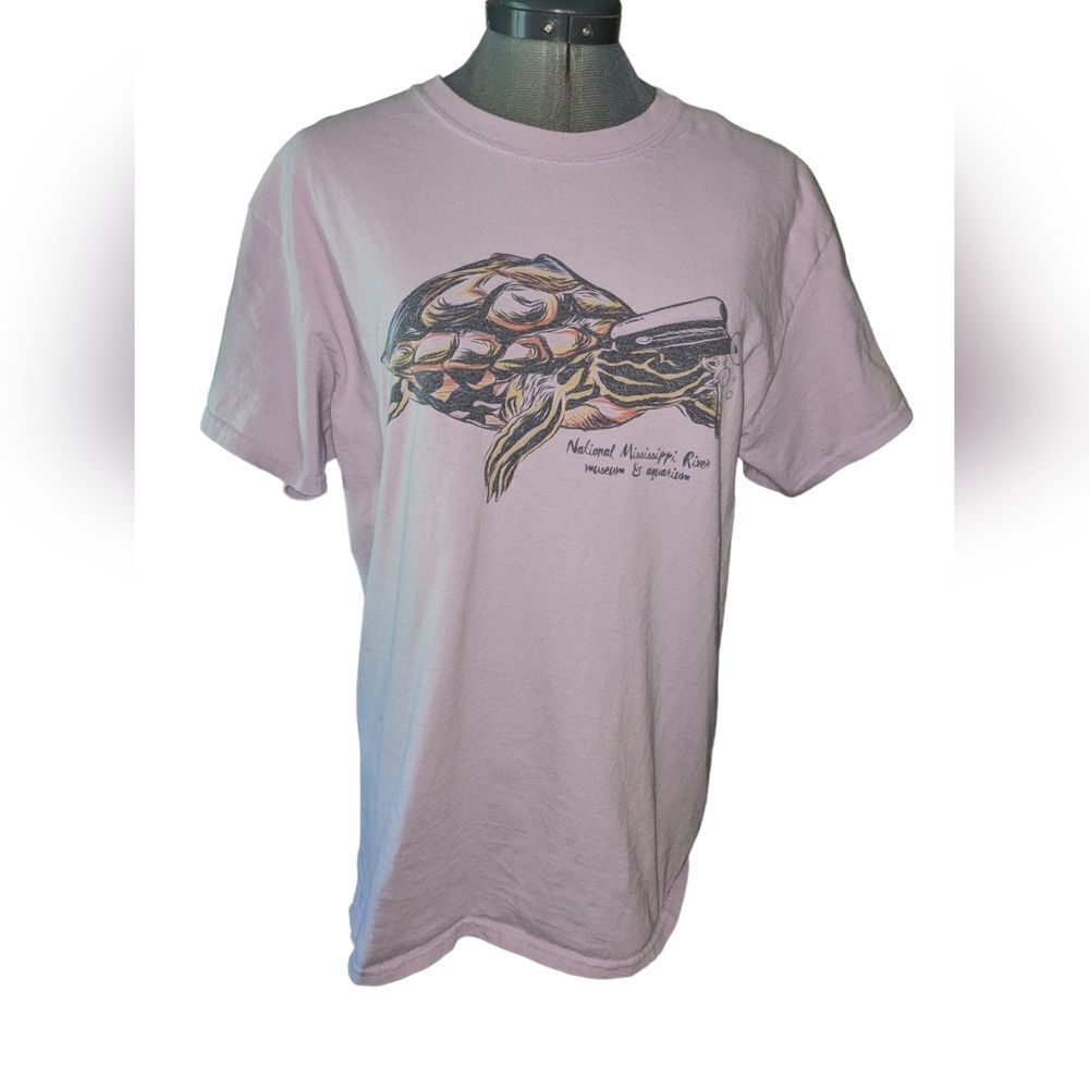 Vintage National Mississippi River‎ Museum lavender Turtle 🐢 Tshirt size medium